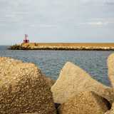Continuiamo a camminare verso la punta, scorgendo il nuovo  molo di Levante...